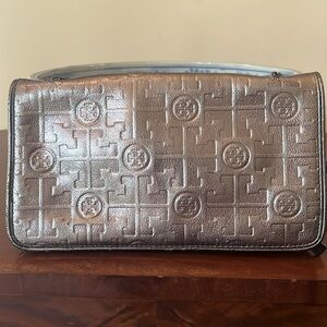 Tory Burch Pewter Embossed Clutch Wallet Gunmetal Chain Crossbody Bag